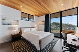 Chic Harborfront Pearl - Image 3