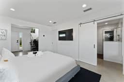 Harborfront Modern Highlands Stunning - Image 3