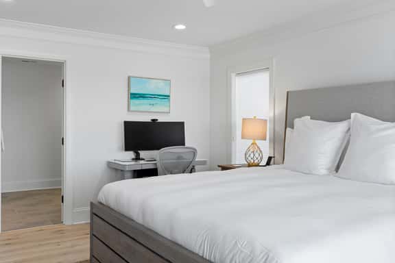 Tranquil Bluff Hideout - Image 1