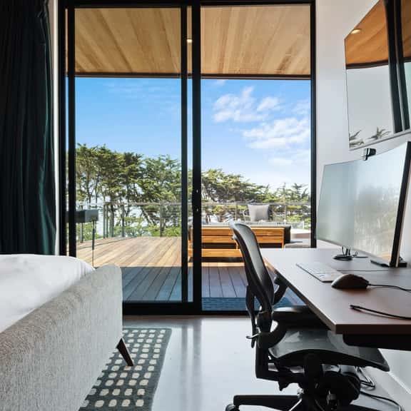 Chic Harborfront Pearl - Image 1