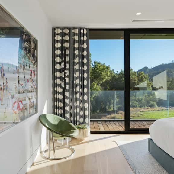 Chic Landing Veranda - Image 1