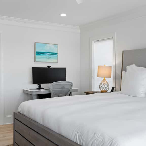 Tranquil Bluff Hideout - Image 1