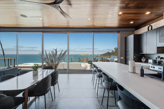 Sunrise Oceanfront Tide Nook - Image 5