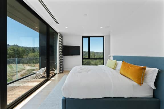 Chic Landing Veranda - Image 3