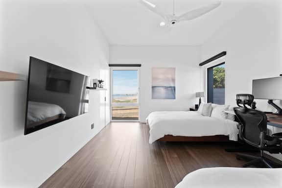 Lowlands Seacliff Loft - Image 4