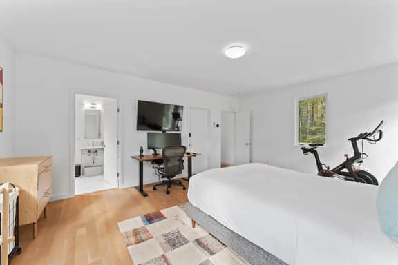 Stunning Grove Summit Hideaway - Image 4