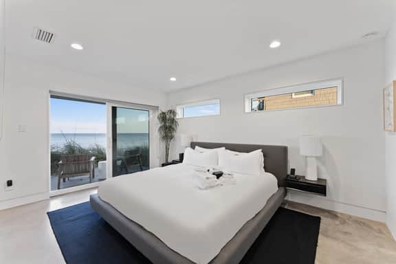 Harborfront Modern Highlands Stunning - Image 2