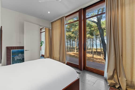 Stunning Orchard Beachside - Image 3