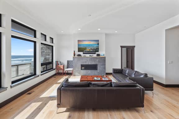 Luxe Harborfront Sunrise Falls - Image 4