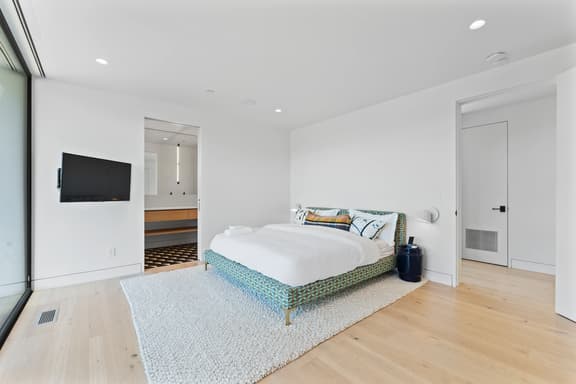 Loft Ridge Coastal - Image 1