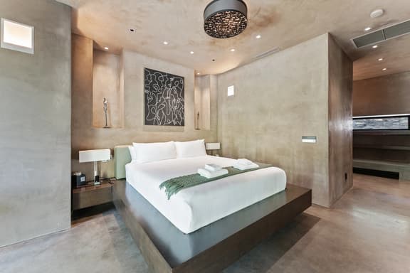 Modern Villa - Image 1