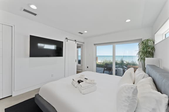 Harborfront Modern Highlands Stunning - Image 1